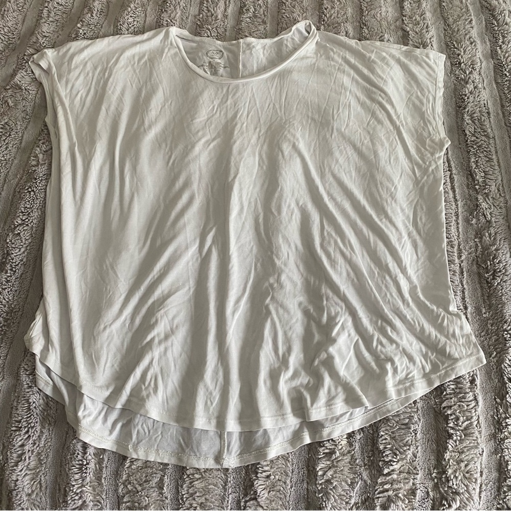 Maurice’s 24/7 white tshirt size 3